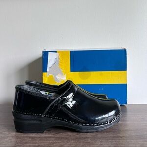 Bjork Elsa Black Patent Leather Women's Clogs Size 39 aka 8.5 #B1372